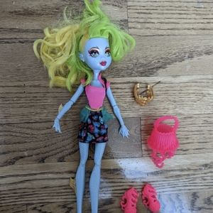 Monster high freaky fusion Lagunafire doll with accessories